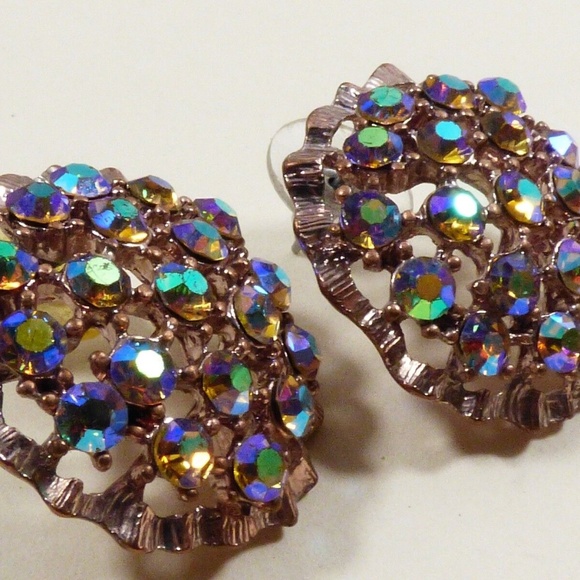 Gold Tone Metal Pink Purple color Aurora Borealis Rhinestones round earrings - Picture 2 of 7